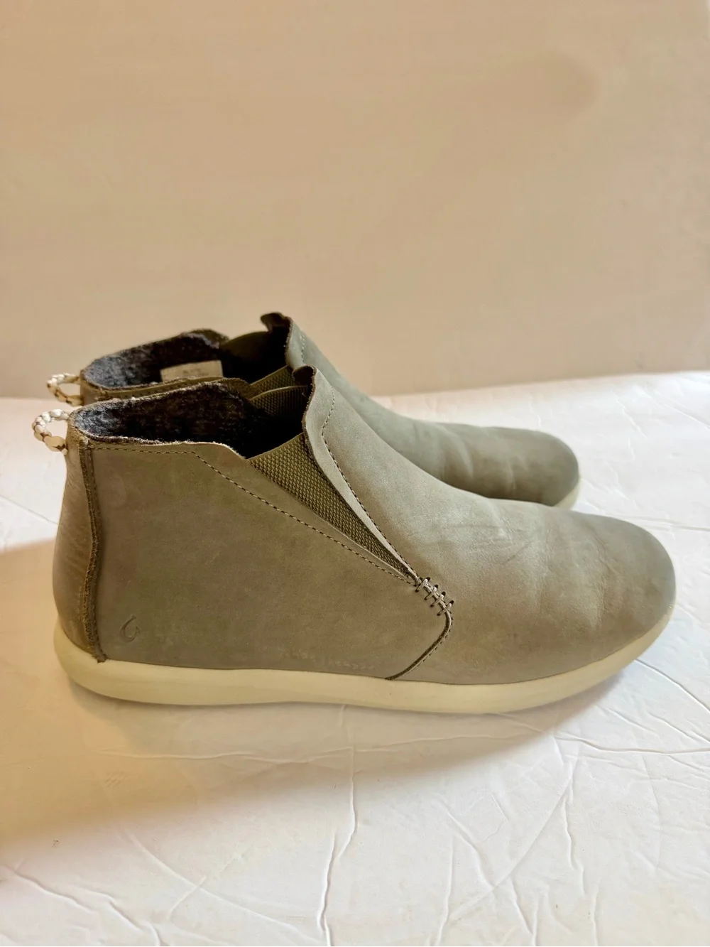 Olukai Hawai'iloa Manu Hope Grey Leather Ankle Boots Shoes Women’s Size 10